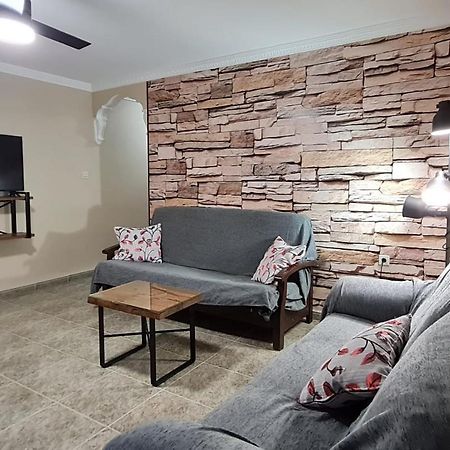 Apartamentos Los Robles Алькала-дель-Хукар Экстерьер фото