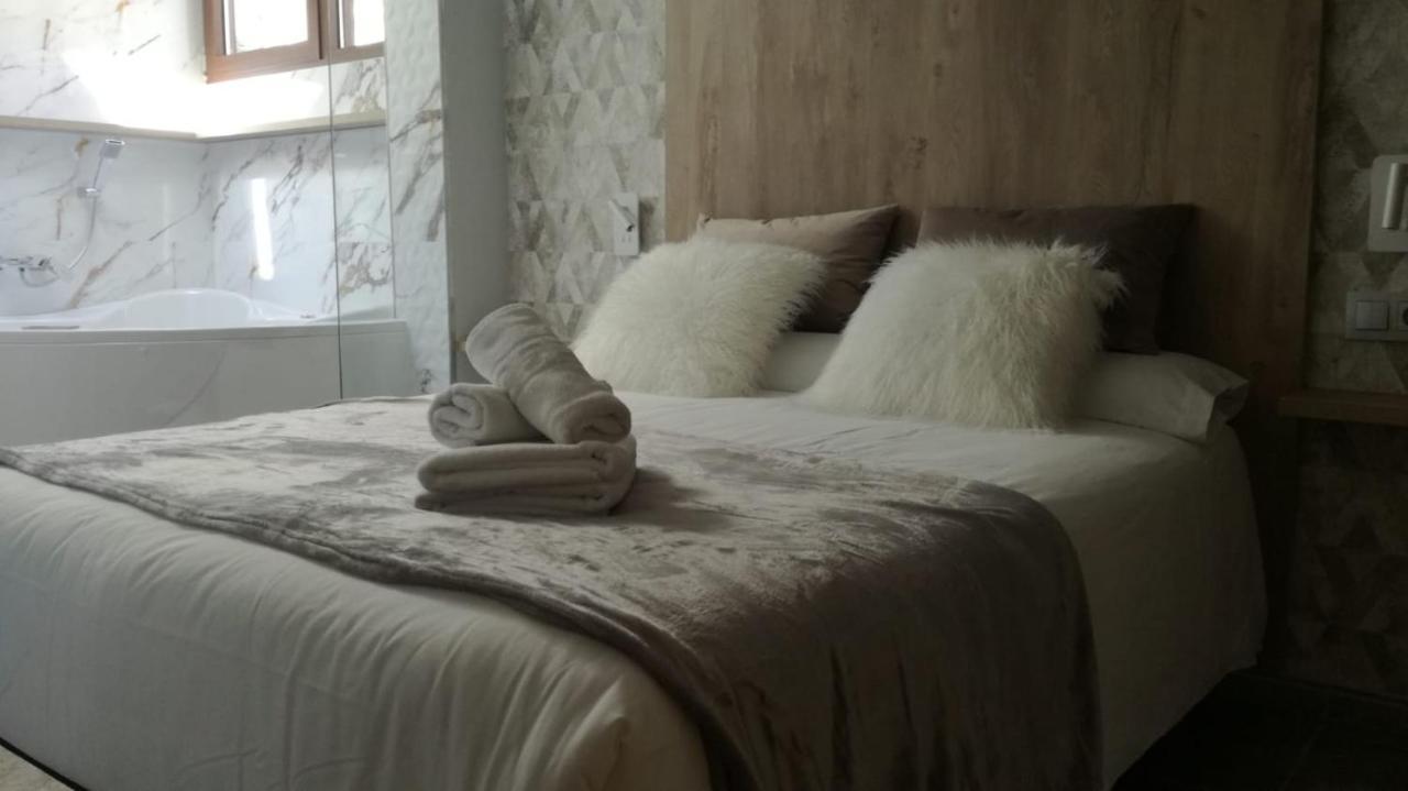 Apartamentos Los Robles Алькала-дель-Хукар Экстерьер фото