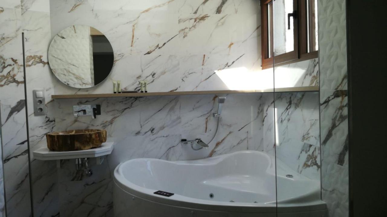 Apartamentos Los Robles Алькала-дель-Хукар Экстерьер фото