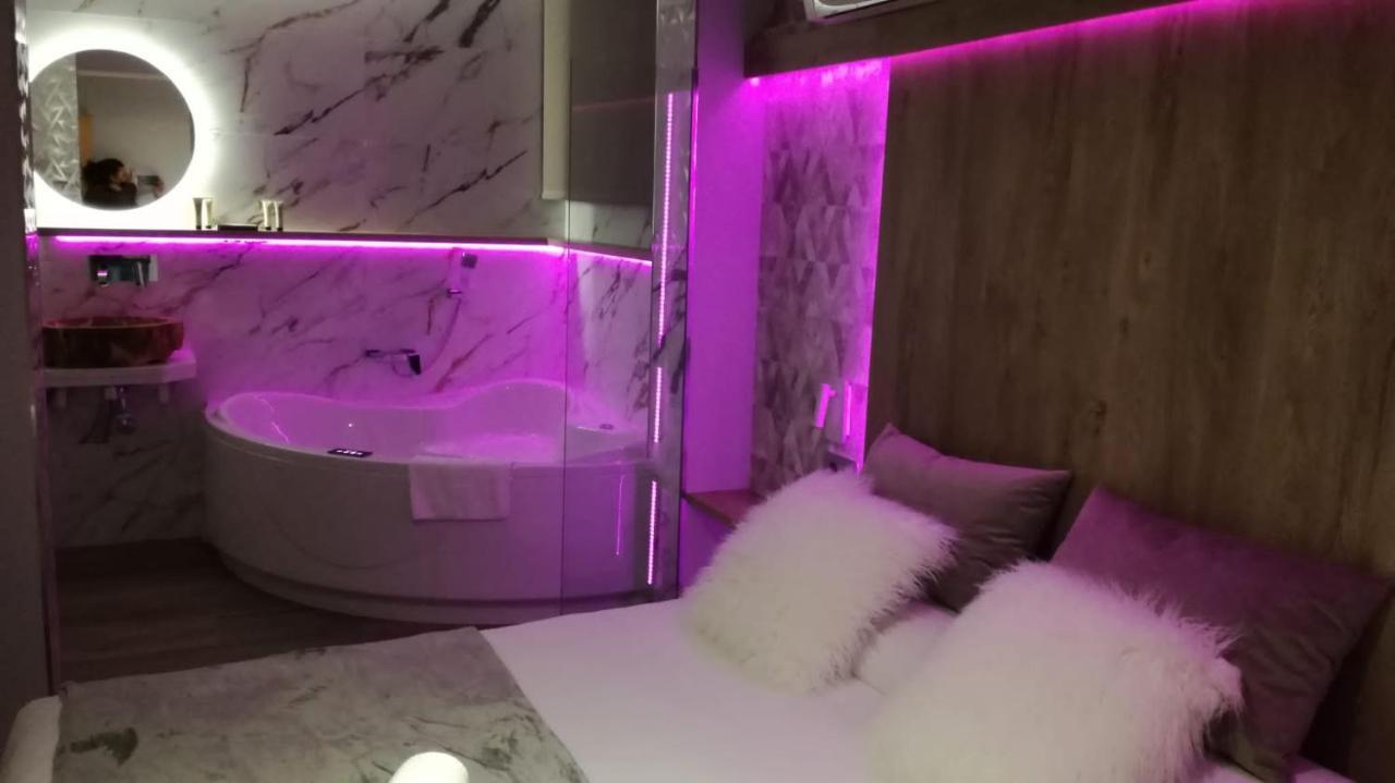 Apartamentos Los Robles Алькала-дель-Хукар Экстерьер фото