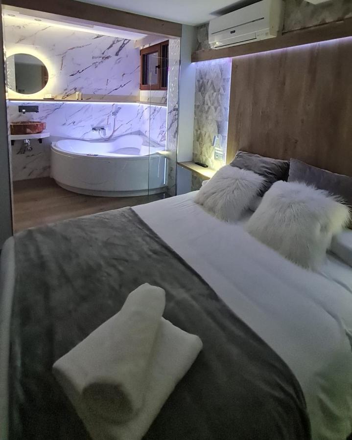 Apartamentos Los Robles Алькала-дель-Хукар Экстерьер фото