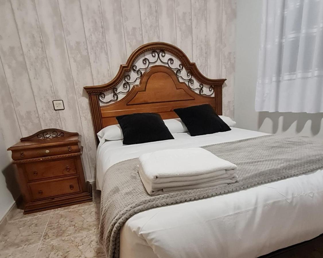 Apartamentos Los Robles Алькала-дель-Хукар Экстерьер фото